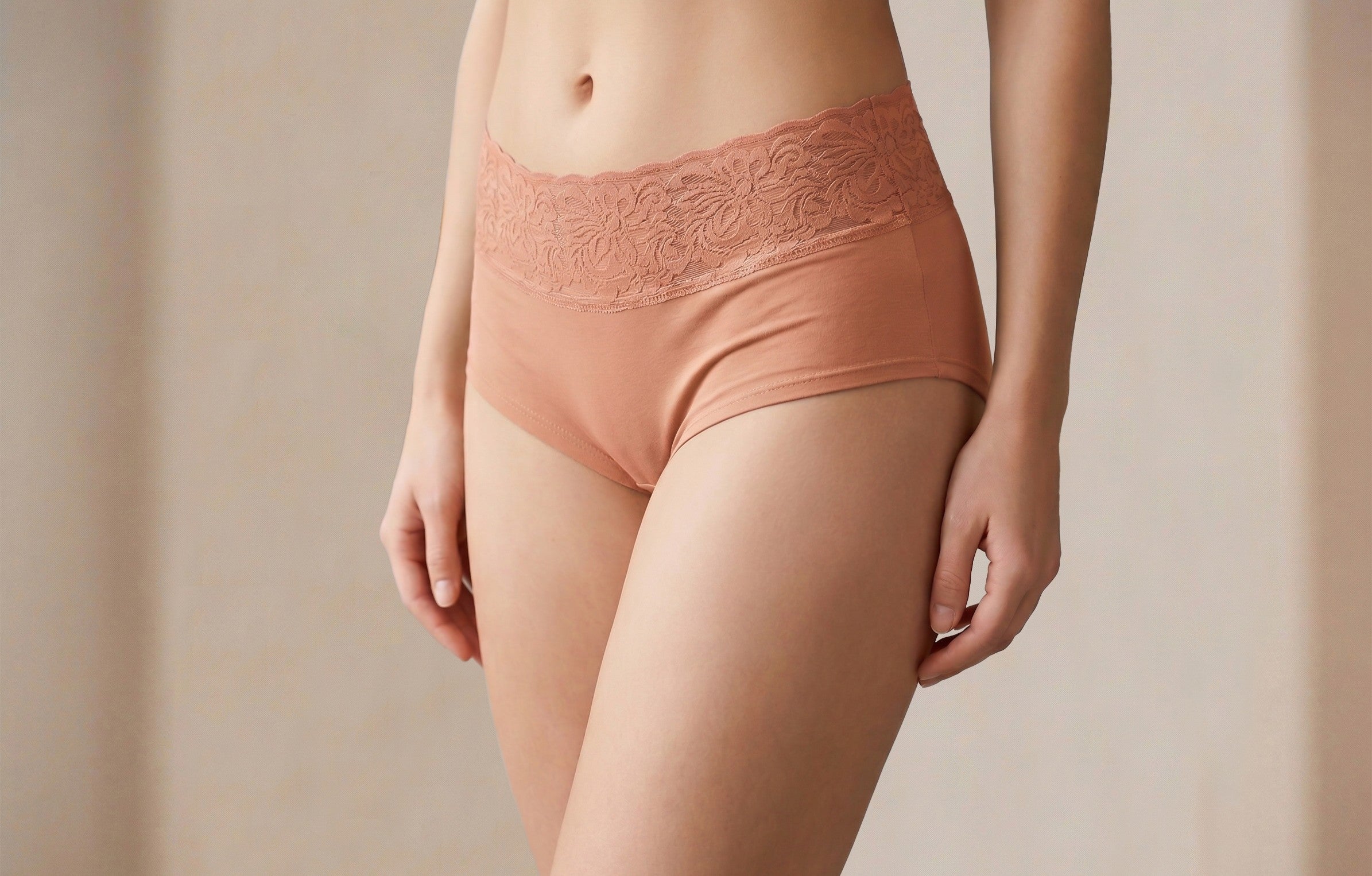 Trusa Mini Short con Blonda de Silicona
