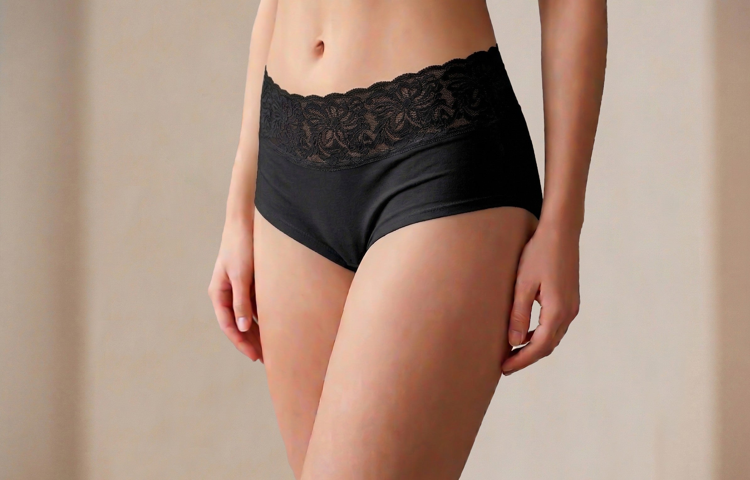 Trusa Mini Short con Blonda de Silicona