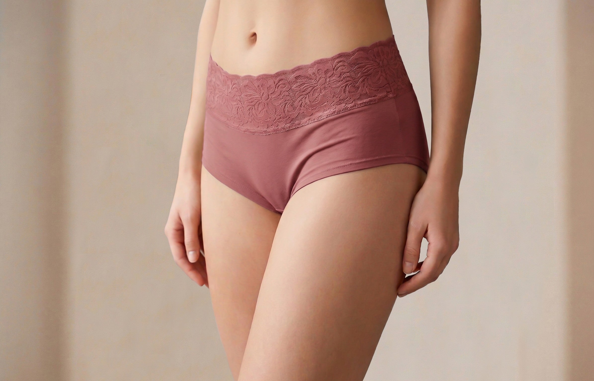 Trusa Mini Short con Blonda de Silicona